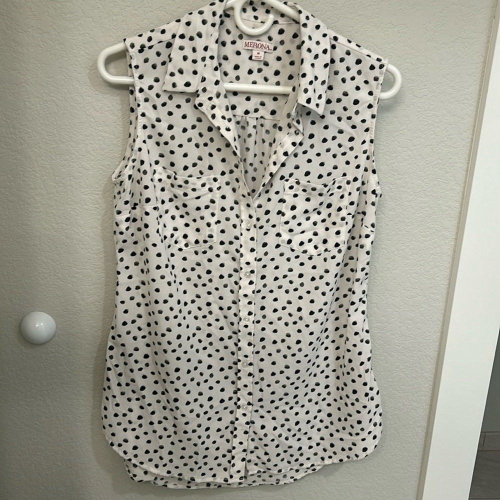 Sleeveless blouse, cream with black dots, lightweight, size M